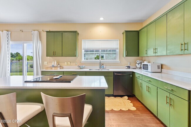 Building Photo - 3243 Country Club Dr