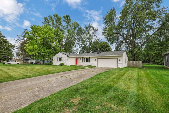Building Photo - 3695 Montclair Dr