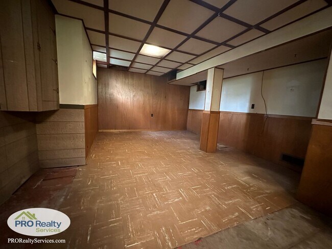 Building Photo - 3 Bedroom Plus Den Home in St. Paul