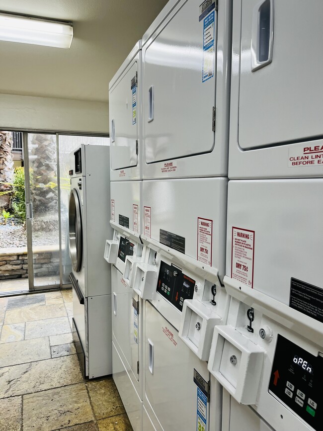 Bright & clean laundry room - 525 S Ardmore Ave