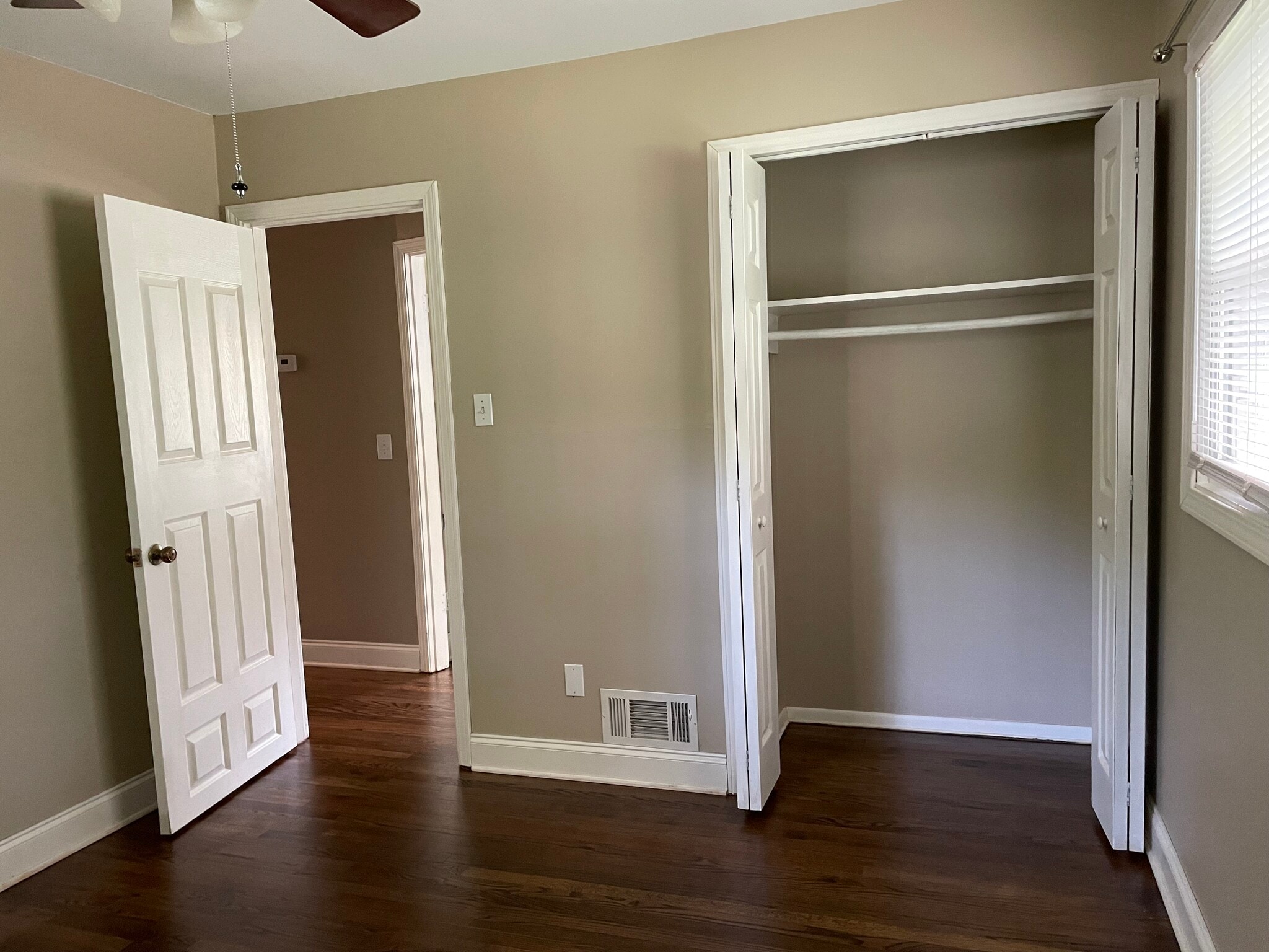 Building Photo - 956 Seville Dr