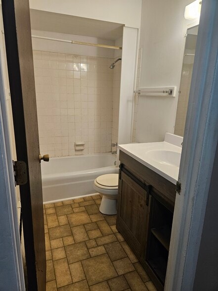 Building Photo - 105 College Park Ct