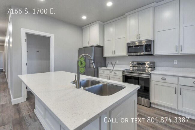 Building Photo - 7166 S 1700 E