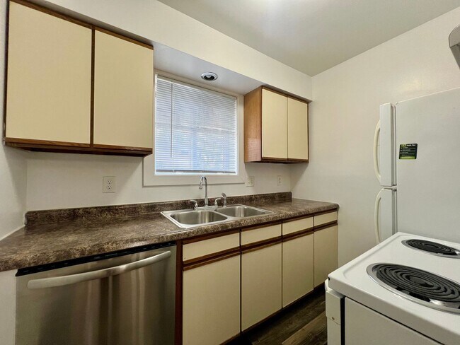 Building Photo - 2 Bed 1.5 Bath Apartment for rent!