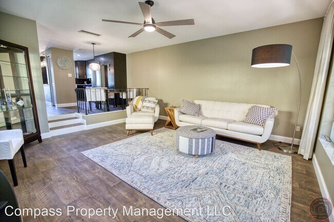 Building Photo - 2 br, 1.5 bath House - 713 W. Venice Ave.