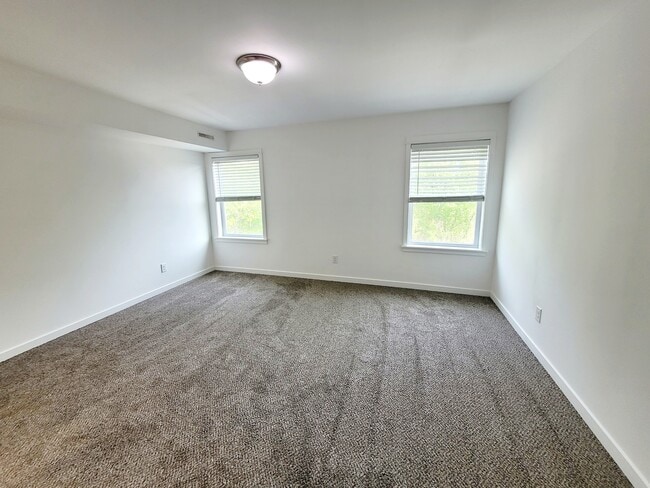 Building Photo - 729 Bates St SE