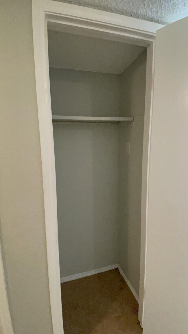 Building Photo - 921 NW Summercrest Blvd