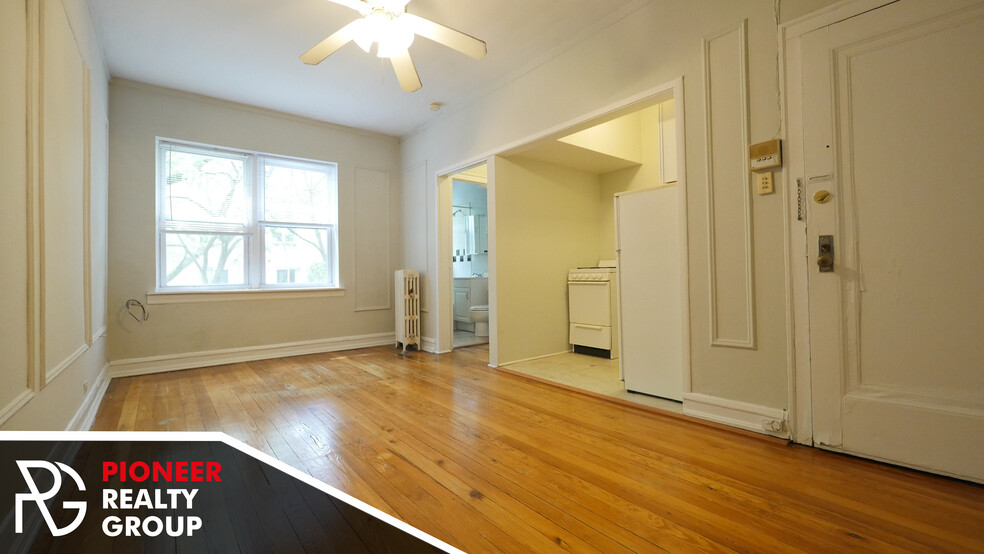 Primary Photo - 2825 N Burling St