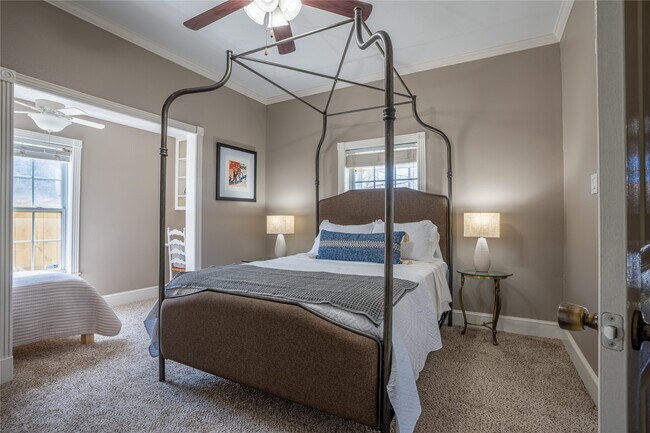 Building Photo - 802 Enid St