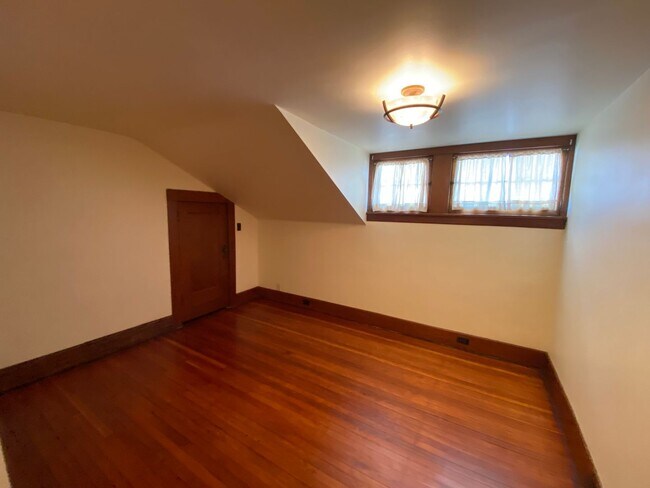 Building Photo - Beautiful Visalia Home Available Now!
