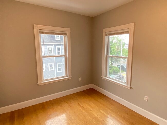 Building Photo - 99 Fellsway W