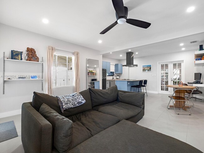 Building Photo - 1009 NW 11th Ct