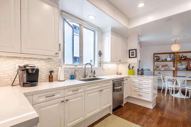 Building Photo - 15425 Antioch St