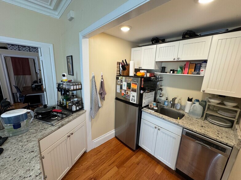 Building Photo - 65 Walden St