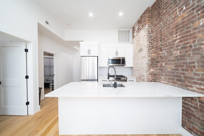 Primary Photo - 27 Corbin Ave