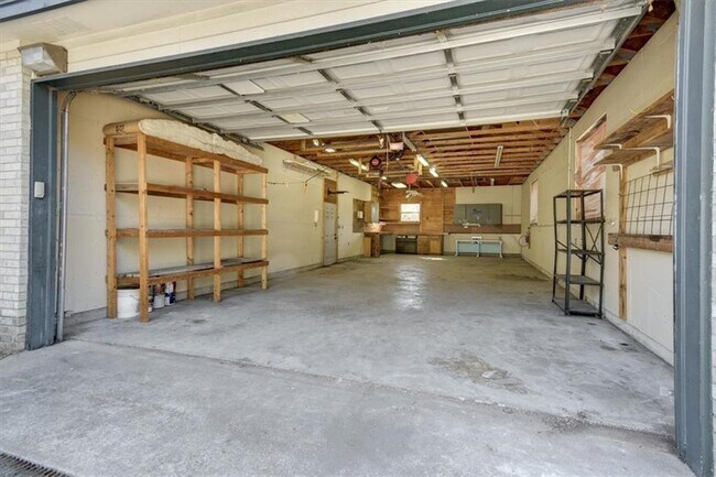 Building Photo - 21415 Boggy Ford Rd