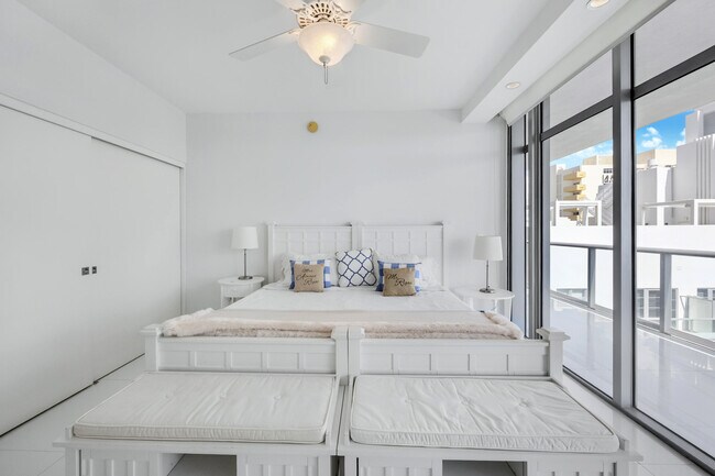 Building Photo - 3737 Collins Ave