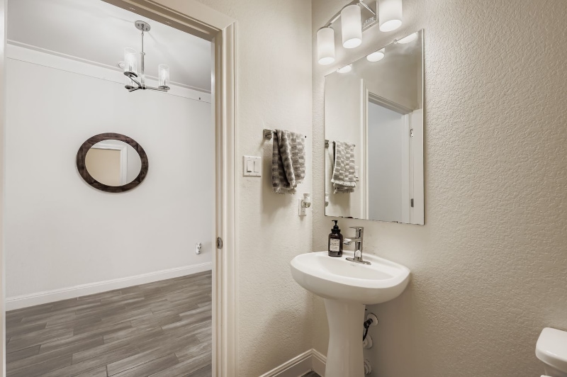 Building Photo - 497 Purple Heart Dr