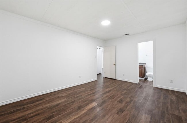 Building Photo - 5104 Spruce Cove