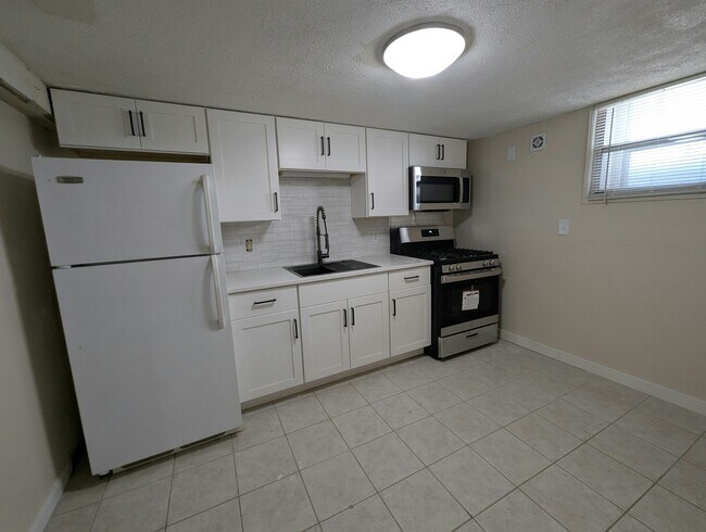 Building Photo - 121 N 36th St