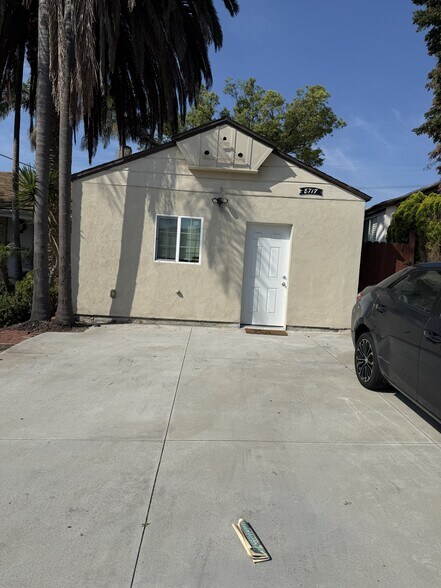 Building Photo - 8719 Yorktown Ave