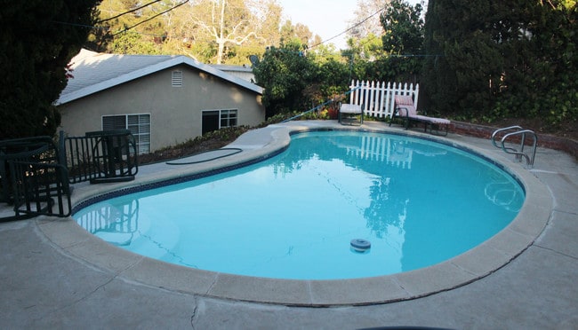 Pool w/90° view - 3283 Kelton Ave