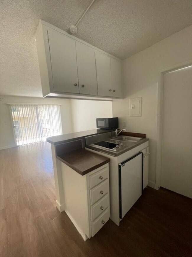 Interior Photo - 1953 Overland Avenue,