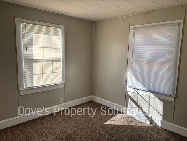 Building Photo - Recently Refreshed 3BR Home with Large Fenced Backyard