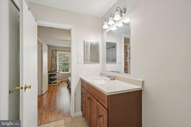 Building Photo - 505 Oliphant Ln