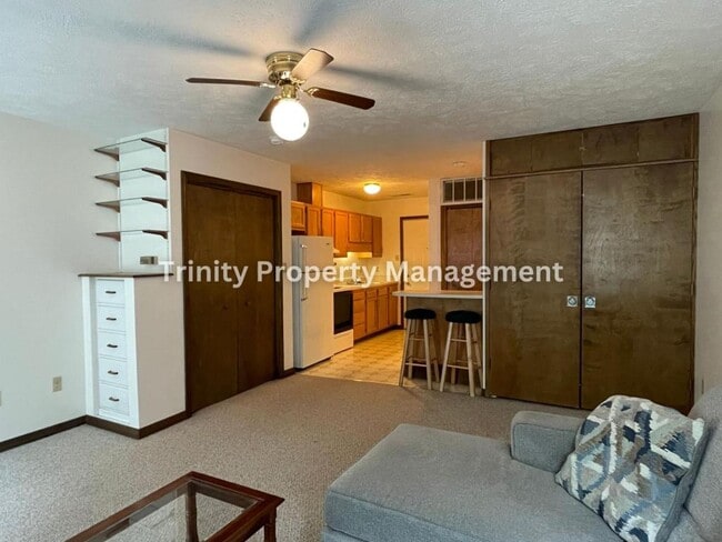 Building Photo - 1419 W Pike St