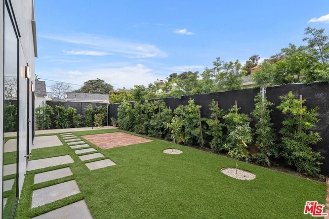 Building Photo - 15322 De Pauw St