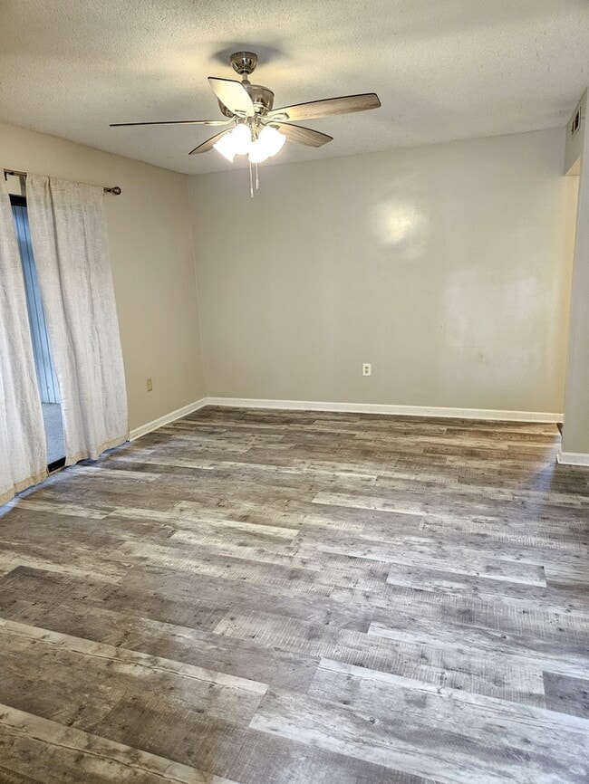 Building Photo - 2 Bedroom Condo