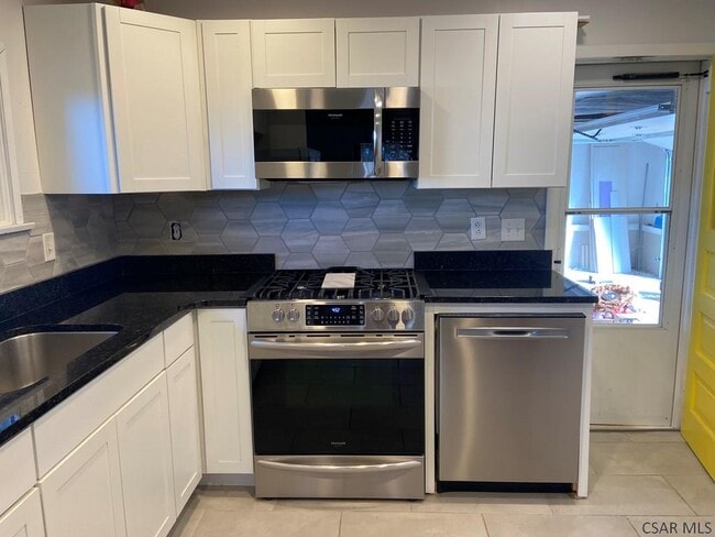 Building Photo - 129 Hawthorne St