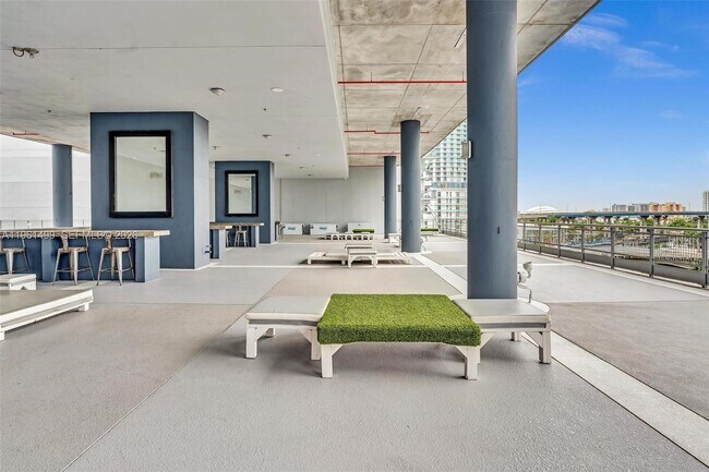 Building Photo - 690 SW 1st Ct