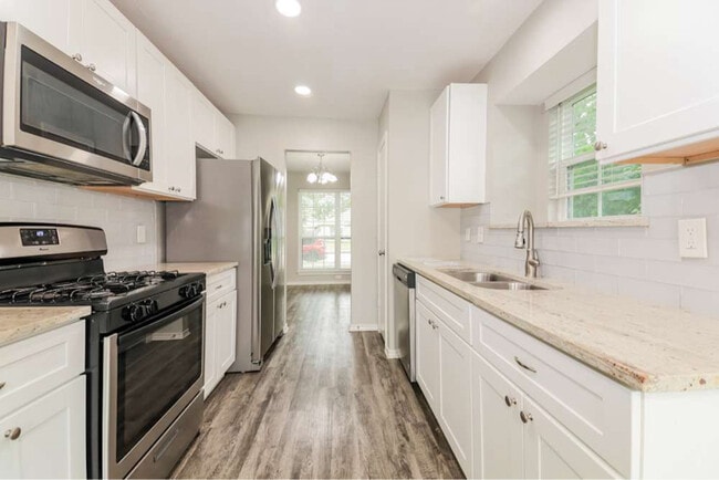 Building Photo - 611 Hanover Dr