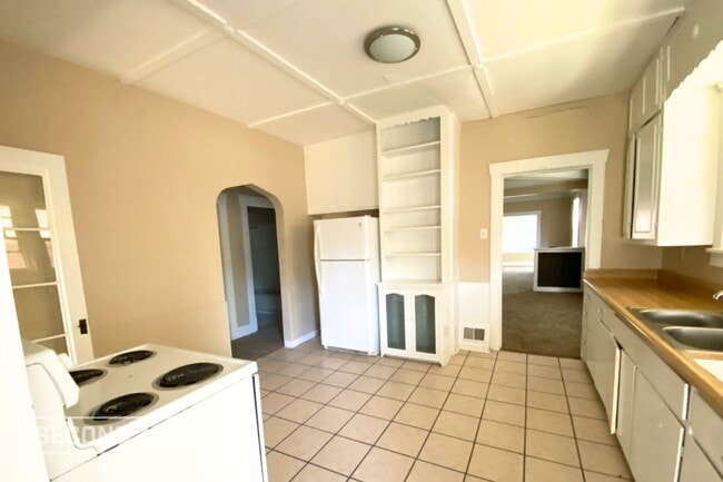 Building Photo - 3404 W Main St