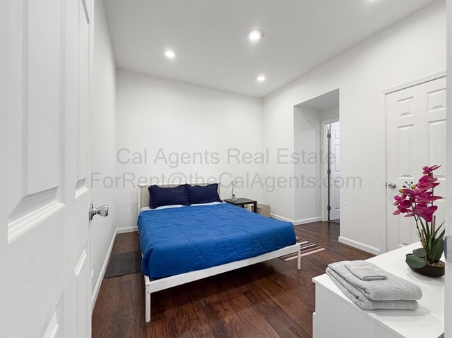 Building Photo - 1532 32nd St