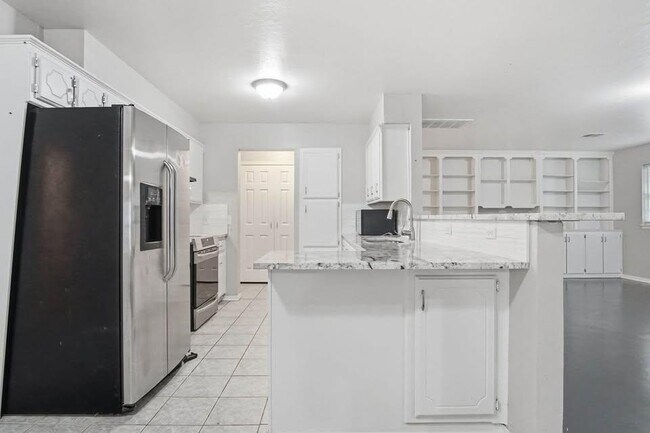Building Photo - 3717 N Eagle Ln