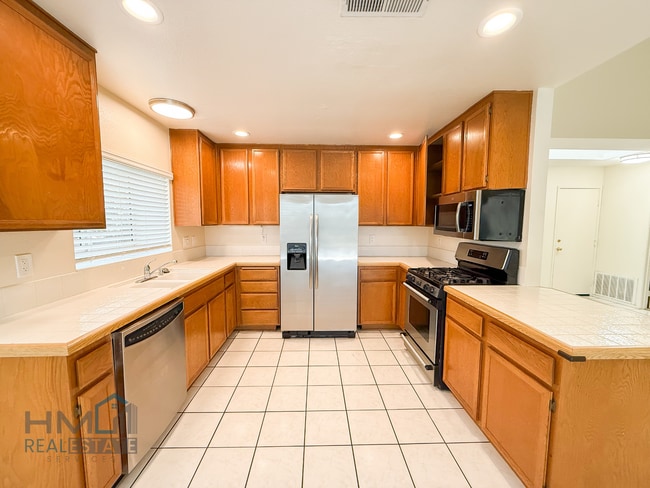 Building Photo - 2 Bed, 2 Bath Rental Home in Silverado Gat...