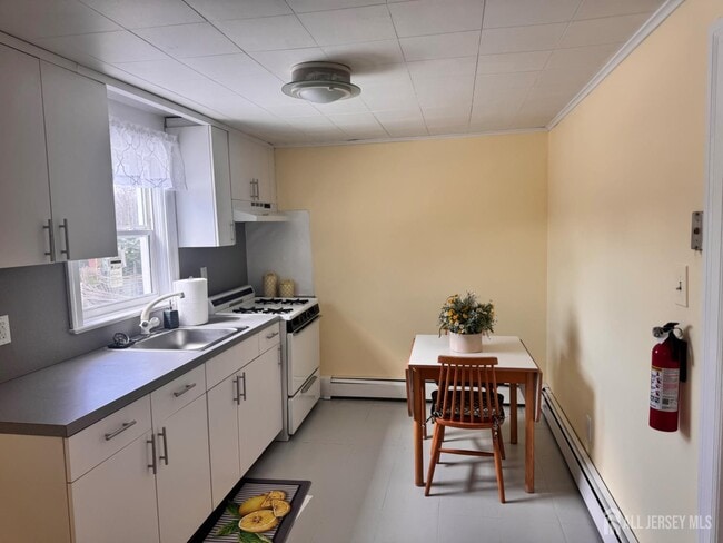 Building Photo - 127 Bentley Ave