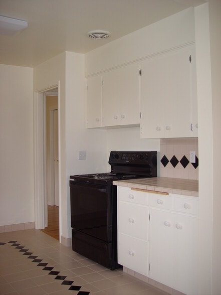 Kitchen - 3310 Columbia St