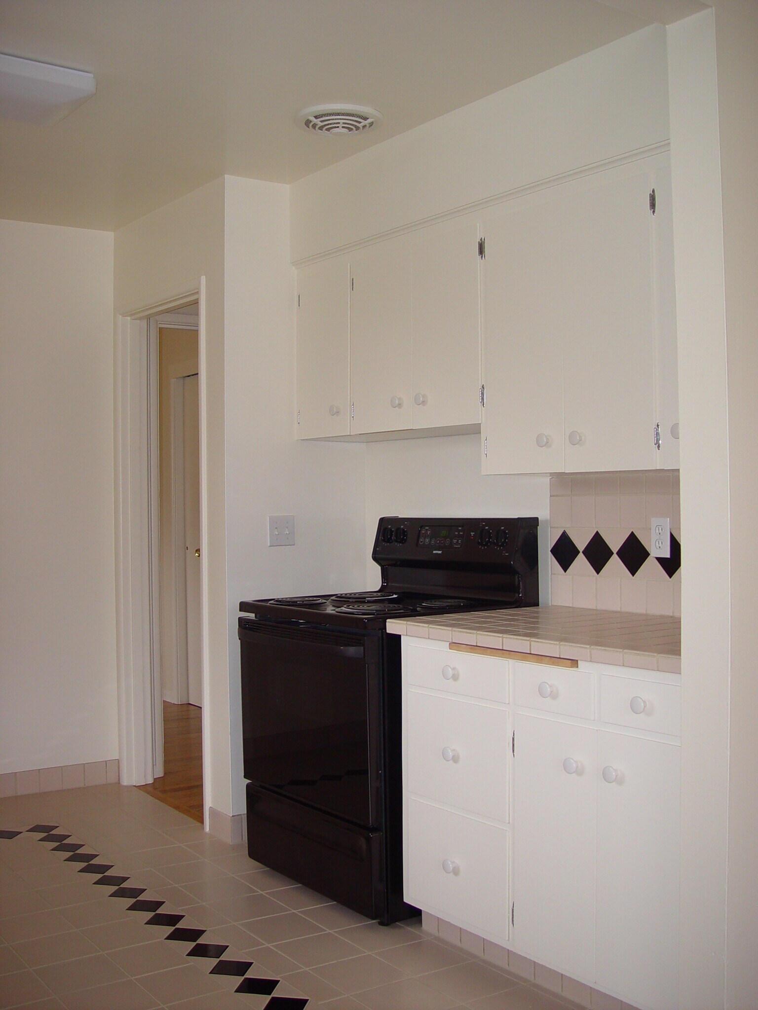Kitchen - 3310 Columbia St