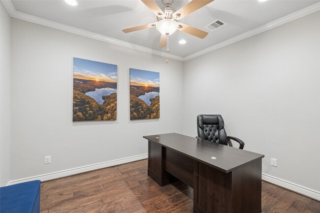 Building Photo - 9018 Meacom Dr