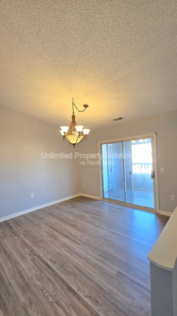 Building Photo - 4156 Breezewood Dr