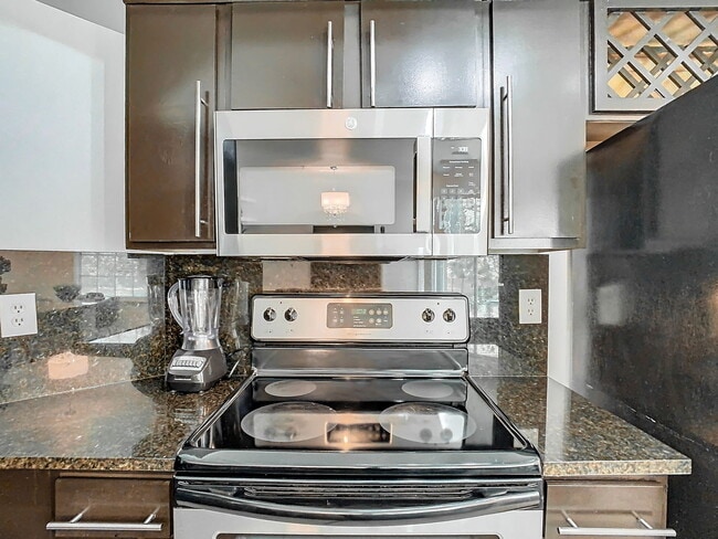 Building Photo - Westpointe Boulevard, Orlando, FL 32835 - 1 BR 1 BA condo