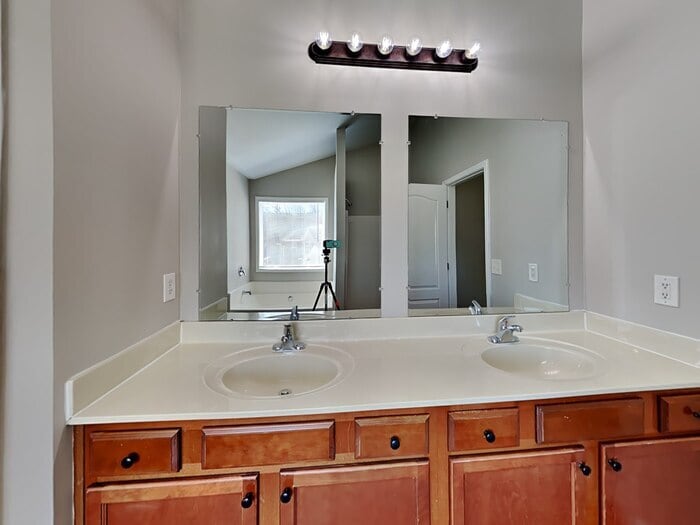 Building Photo - 1979 Raegan Way