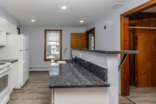 Building Photo - 37 Vale St