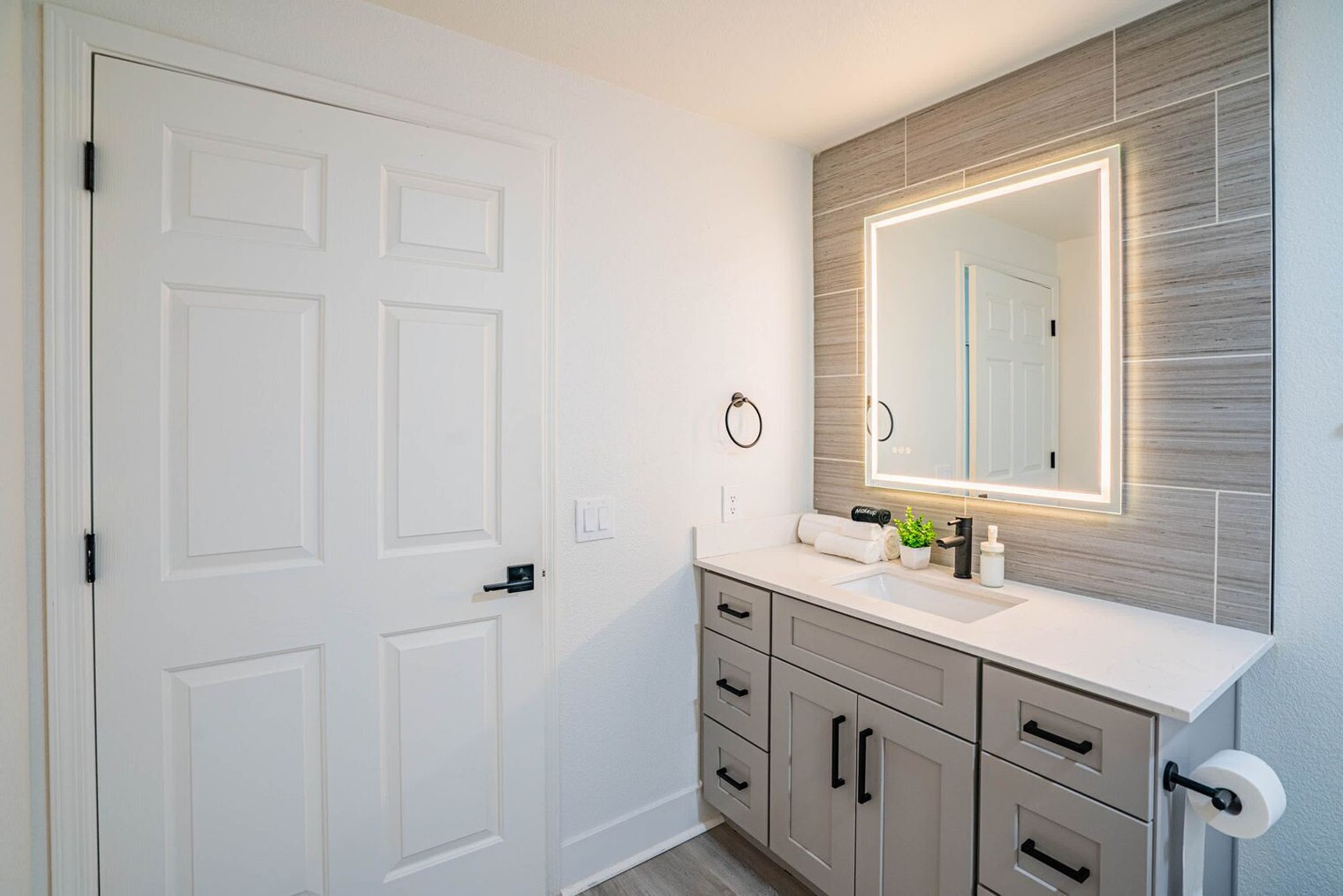 Building Photo - 6610 N 93rd Ave