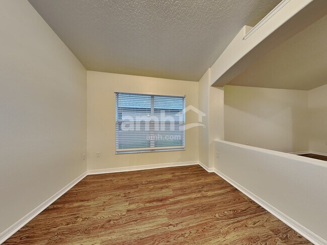 Building Photo - 197 Thornbury Dr