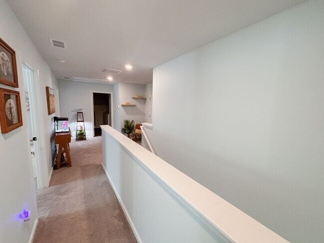 Building Photo - 208 Sarcoxie Rd